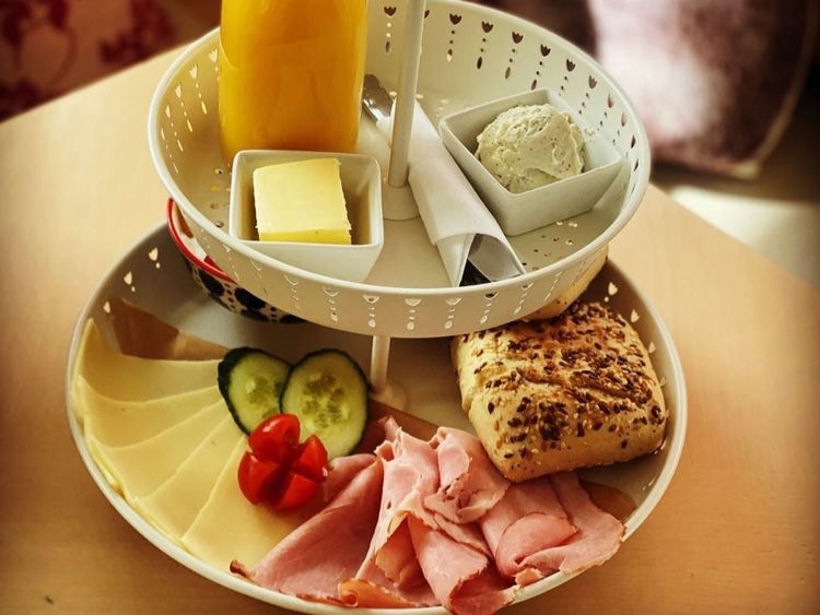 Beispielbild für FRÜHSTÜCK BEI UNS!