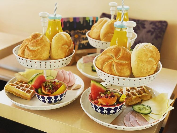 Beispielbild für FRÜHSTÜCK