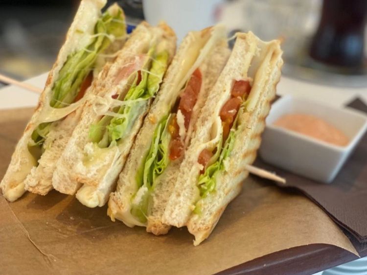 Beispielbild für FRÜHSTÜCK