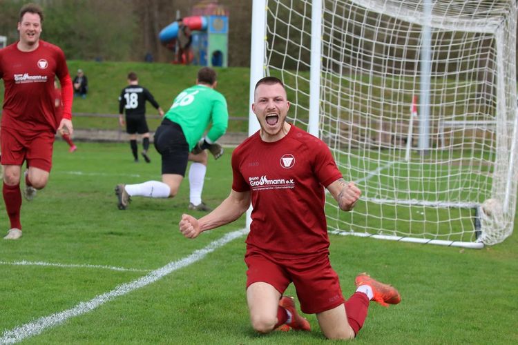 Unsere 1.Mannschaft gewinnt bleibt Tabellenführer!