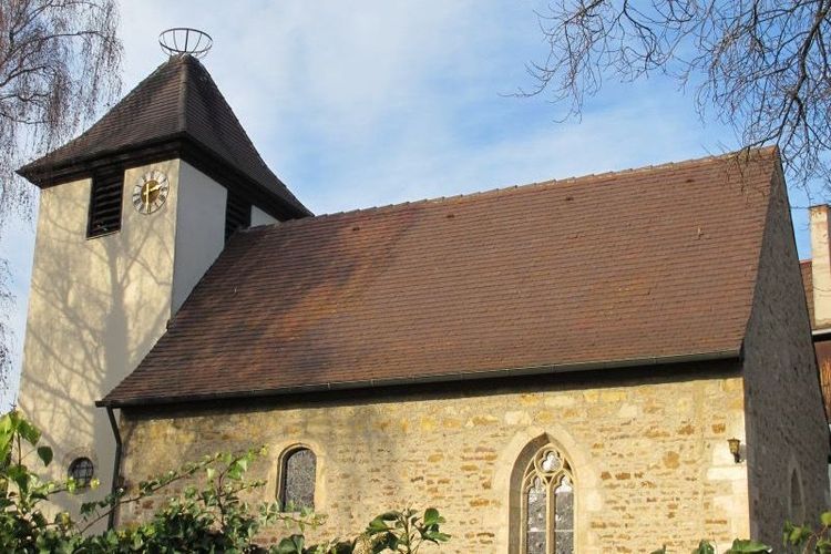Stühle aus Holz für Konfi-Projekt gesucht
