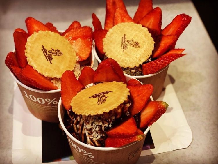 Beispielbild für Erdbeeren und unsere Eisspezialität...