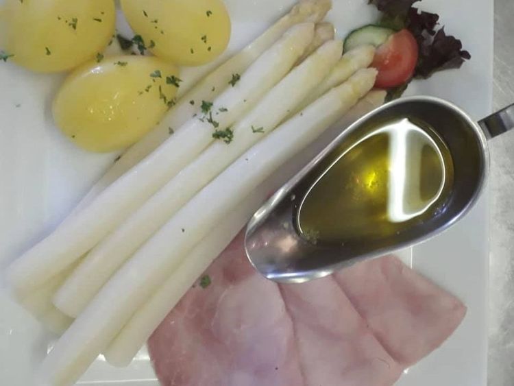 Beispielbild für Frischer Meerbuscher Spargel