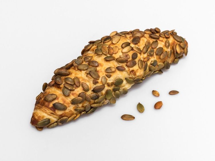 Beispielbild für Laugencroissant mit Kürbiskernen
