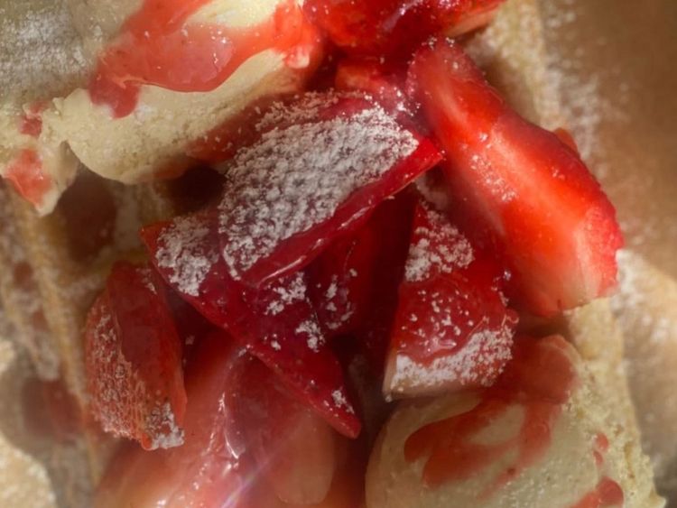 Beispielbild für Waffel italienische Art mit hausgemachtem Eis...