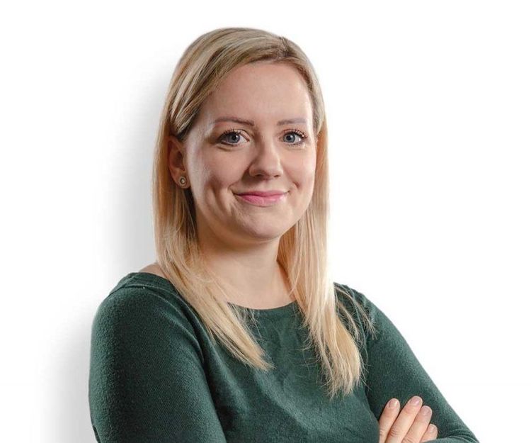 Kontaktbild von Frau Sarah Pluschys