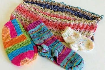 Socken und Hausschuhe stricken