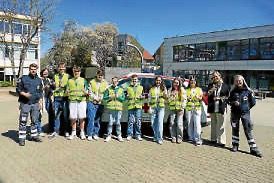 Übergabe der Warnwesten an den Schulsanitätsdienst