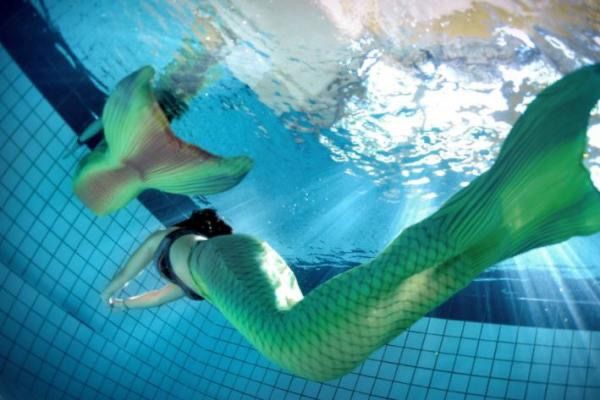 Flossenschwimmen im Freibad