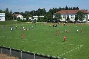 Ergebnisse, Spielankündigungen und Berichte