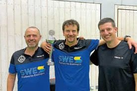 Benny Hirsch holt sich den Wanderpokal