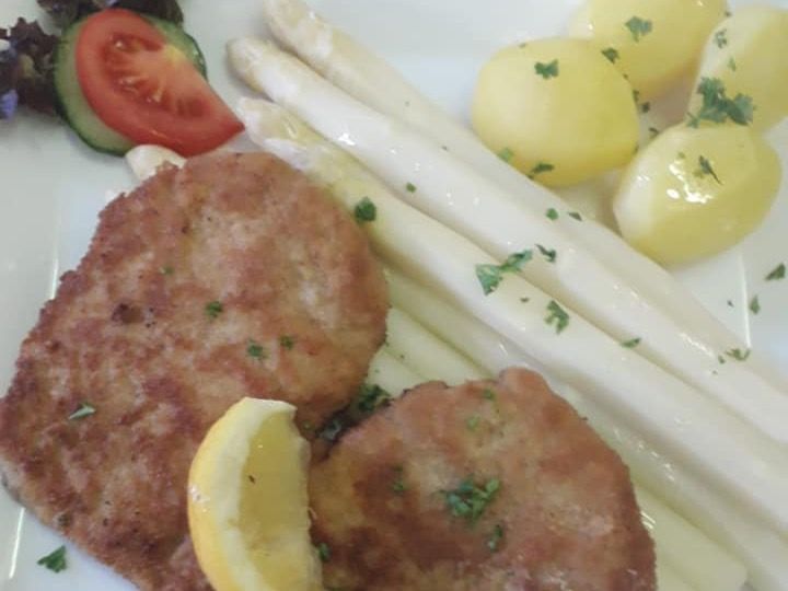Beispielbild für Frischer Meerbuscher Spargel